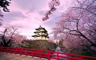 hirosaki_castle_japan-wide-580x362